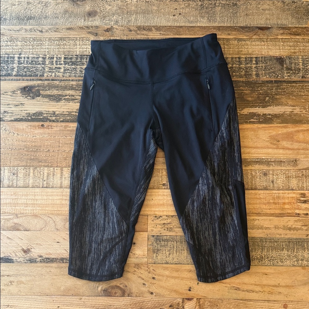 Women’s Zella Black and Gray reflective Athletic Running Capri Pant never worn